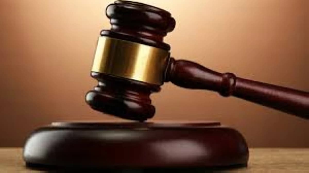 حكم على متهم بانتحال طبيب ورئيس قسم جراحة