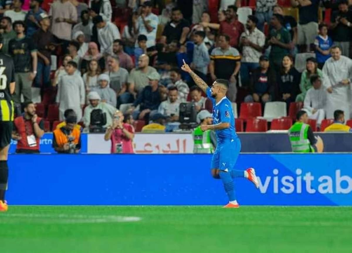 عرض سعودي يهدد استمرار مالكوم مع الهلال