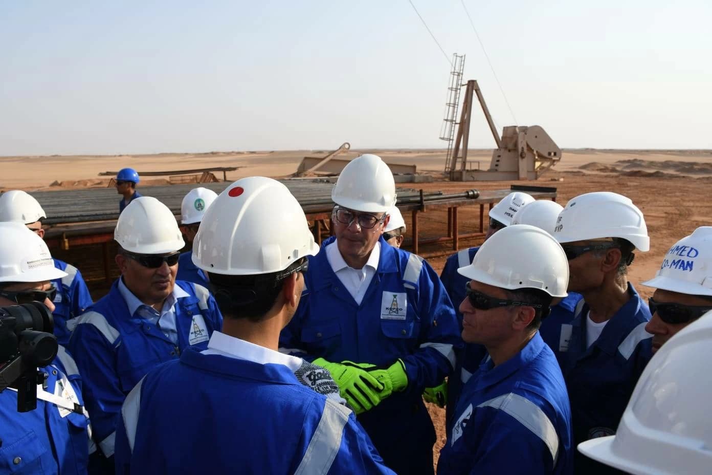 وزير البترول يتفقد حقل البركة في أسوان