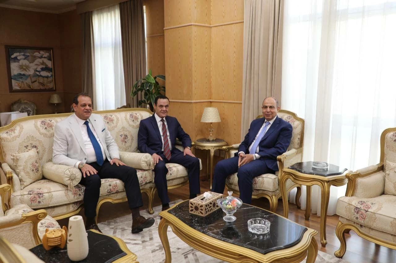 محافظ المنيا يهنئ مساعد الوزير لشمال الصعيد