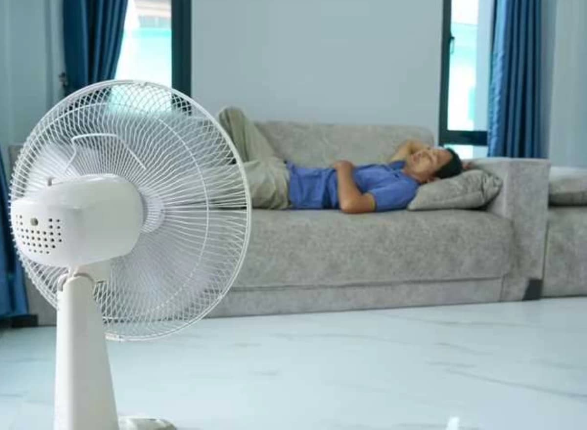 عادة شائعة عند تشغيل المروحة تزيد الحرارة