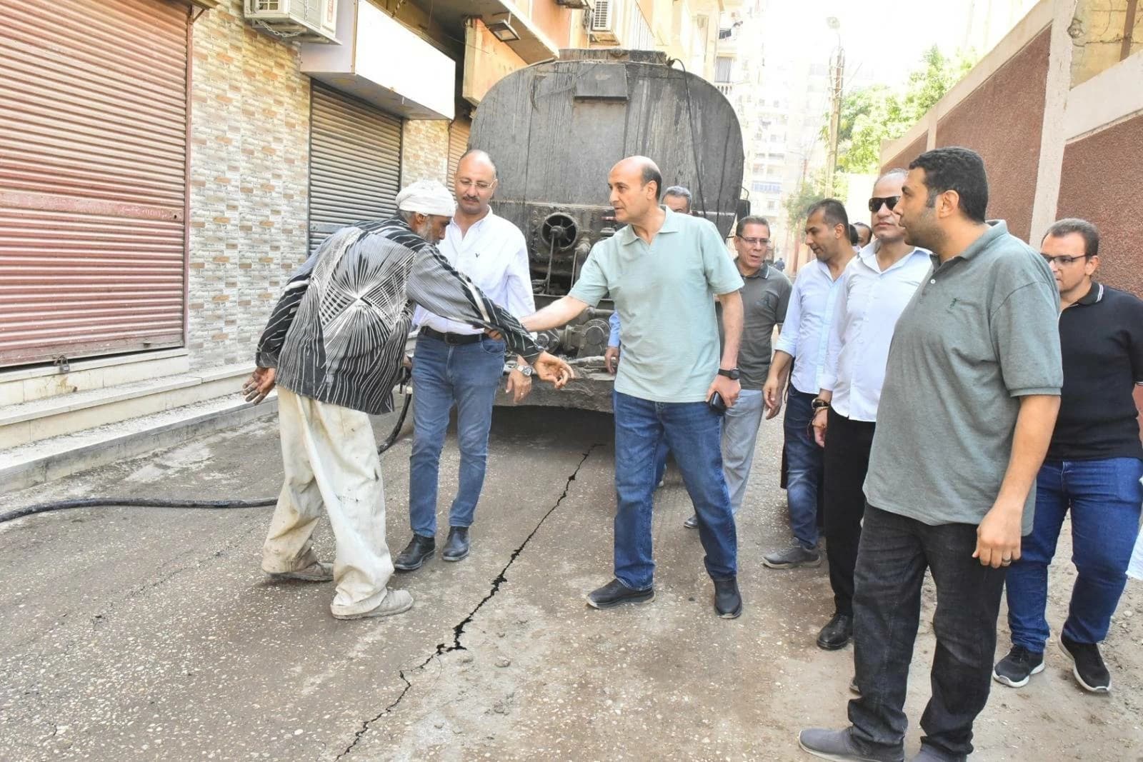 Assiut Governor oversees East District paving project