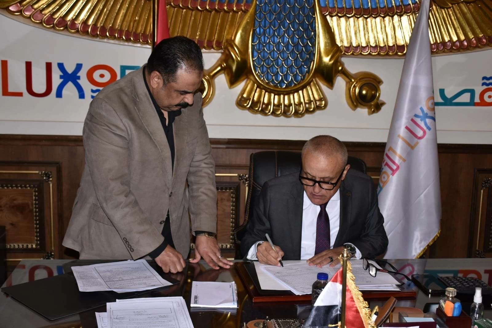 محافظ الأقصر يوافق على 38 طلبًا لمدارس خاصة