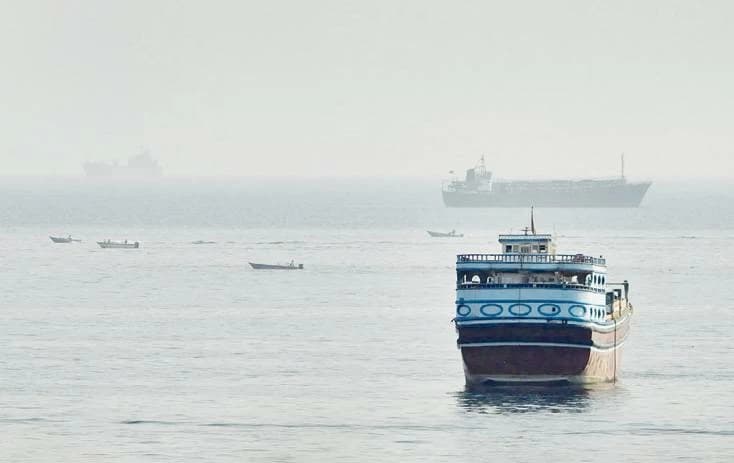 إيران تضبط شروط فتح هرمز