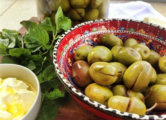طريقة تخليل الزيتون بدون مرارة