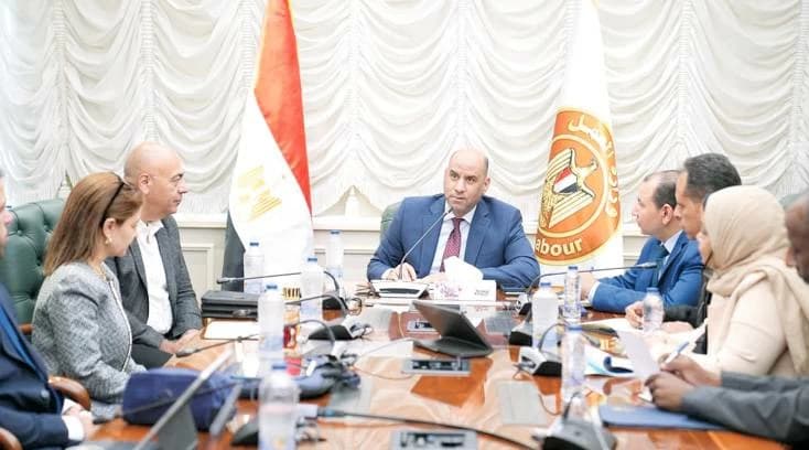 الحكومة تطلق نظام تصاريح عمل جديد