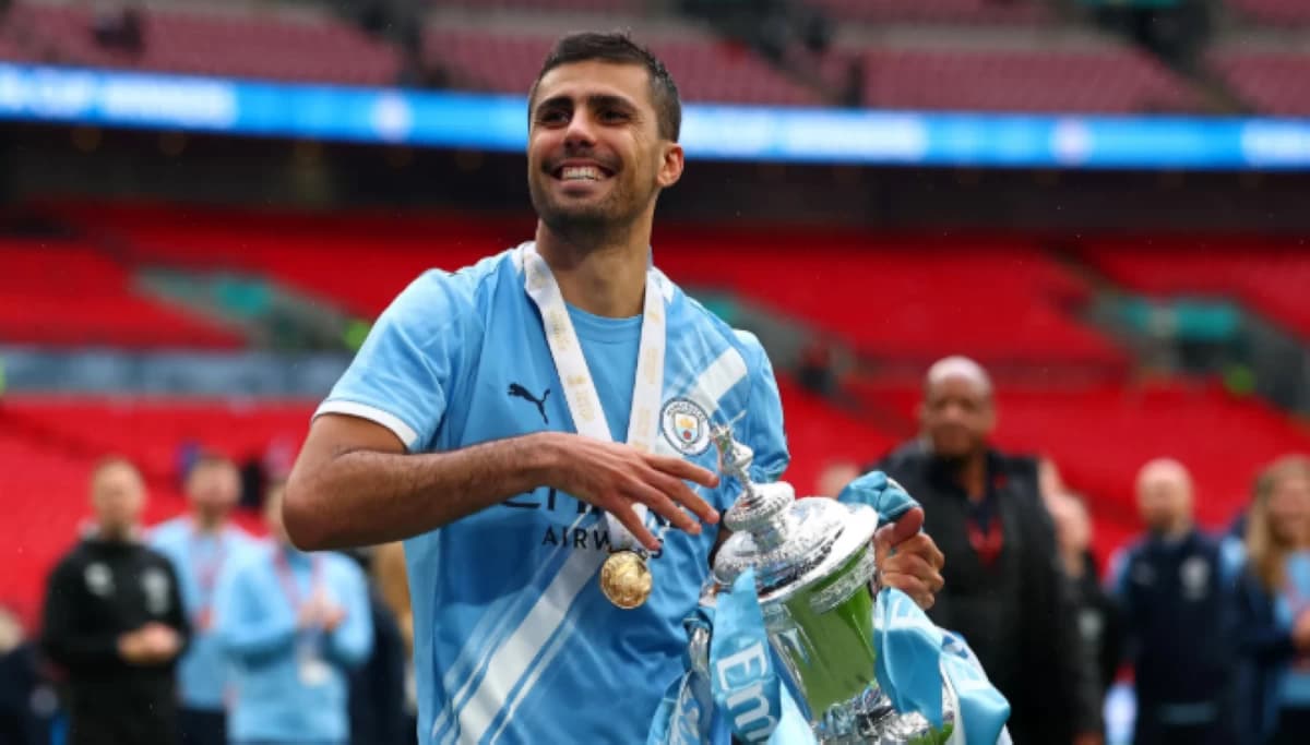 Manchester City coach downplays Rodri rumors