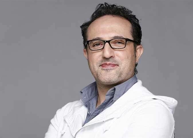 شريف مدكور يبتعد عن الخروج من المنزل