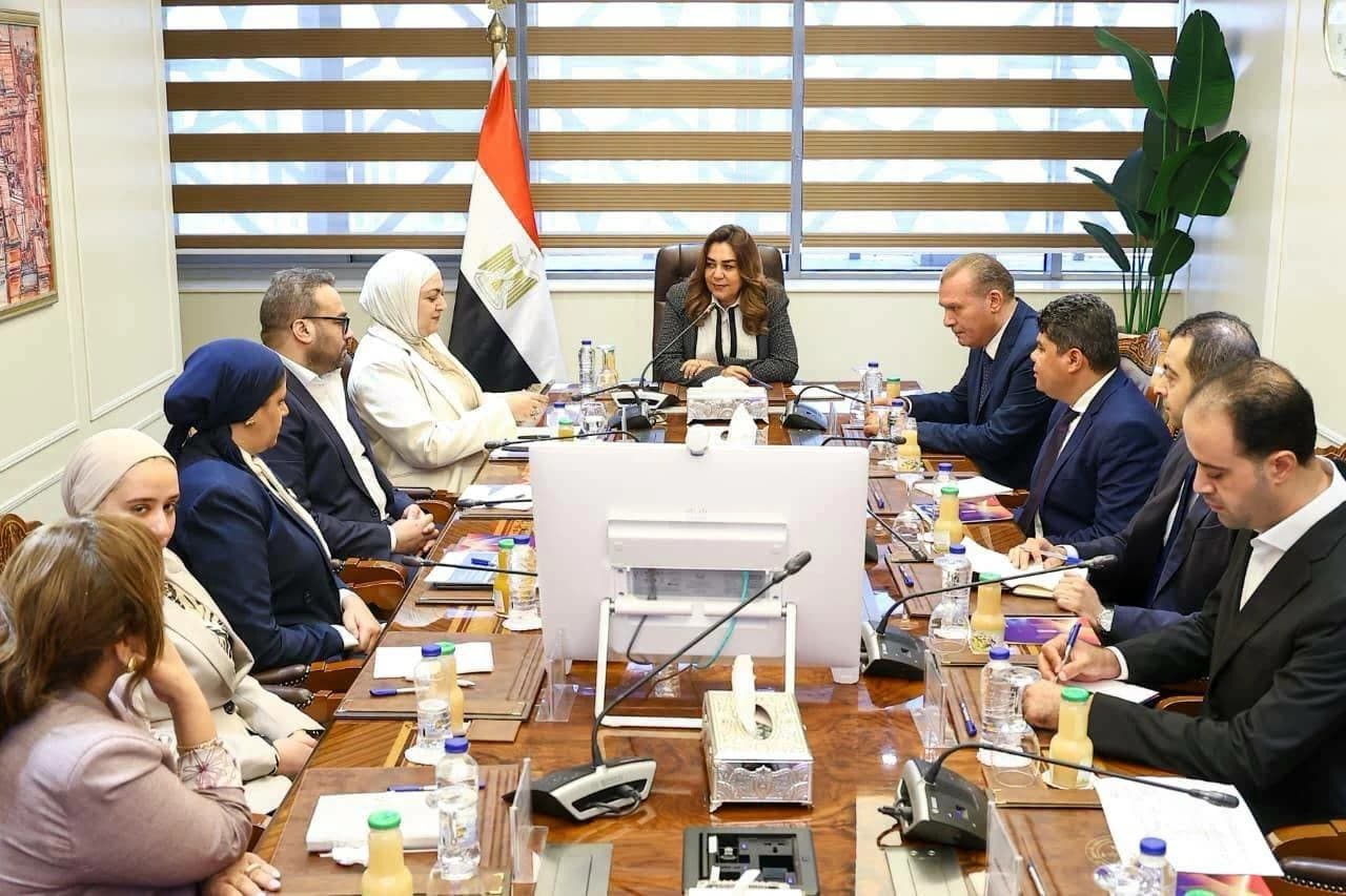 وزيرة البيئة تتباحث مع محافظي قنا وكفرالشيخ حول التغيرات المناخية
