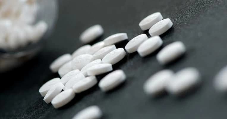 Warnings on a common painkiller raise liver damage cases