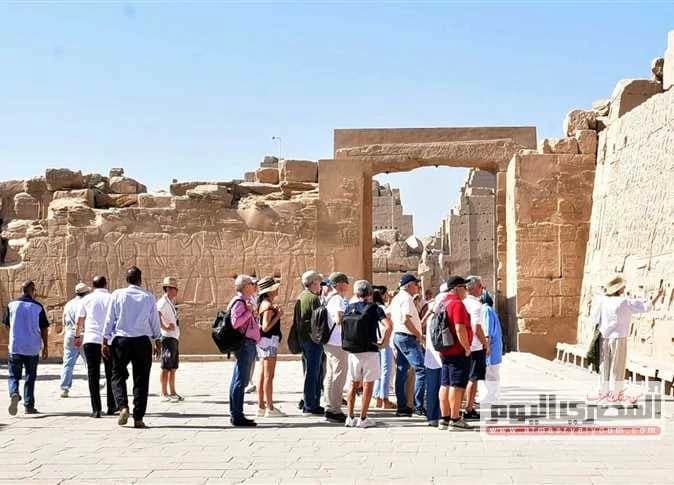 السياحة تحقق مع مسؤوليها بالأقصر بعد دخول أجنبي المقابر