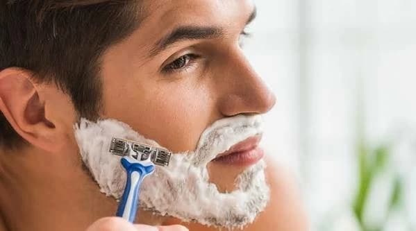 هل حلاقة الوجه تؤدي لزيادة كثافة الشعر