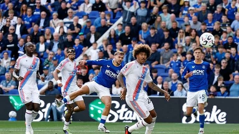 Everton wins, Ipswich shocks Sunderland