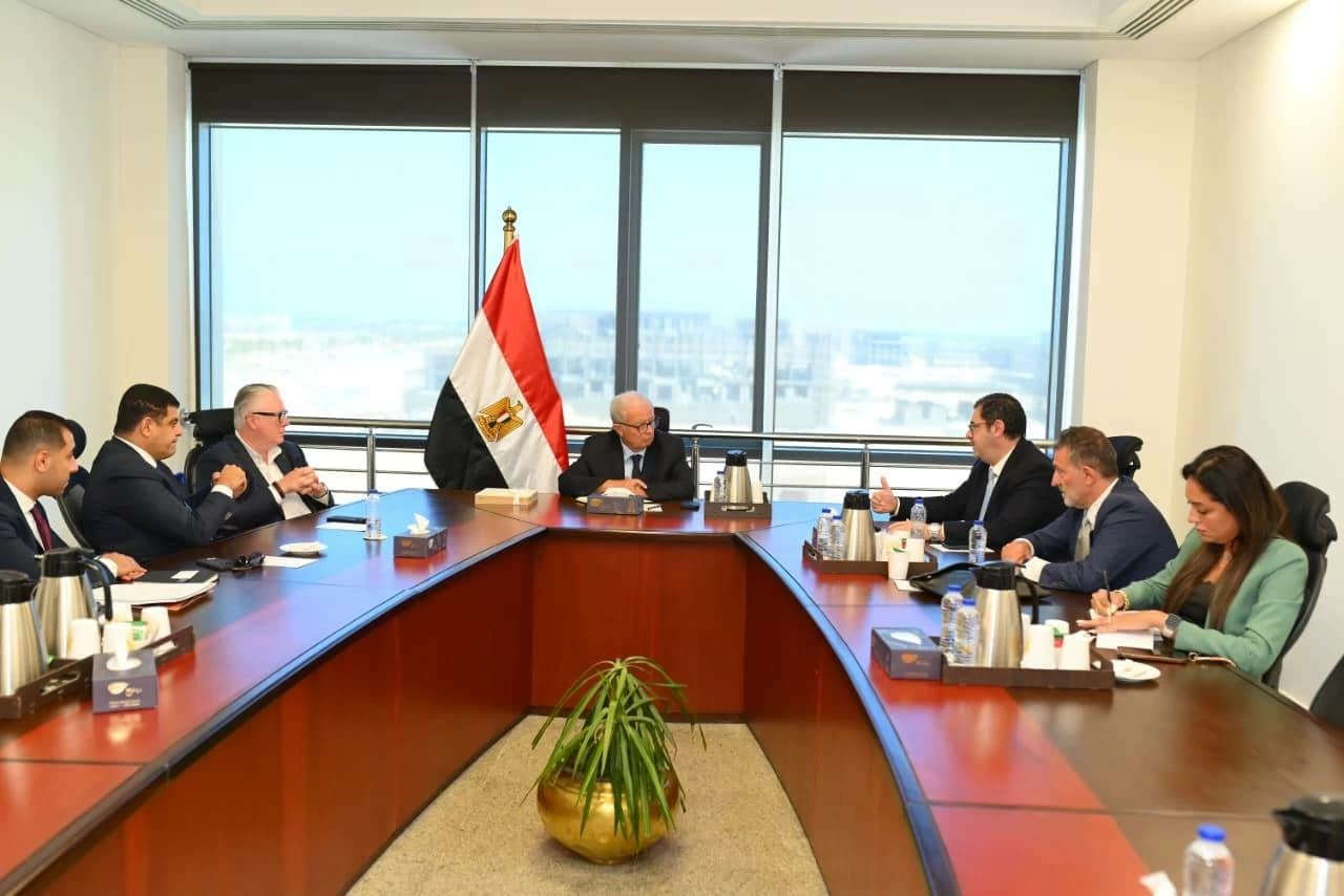 نائب رئيس الوزراء يناقش مشروع برج فوربس في العاصمة