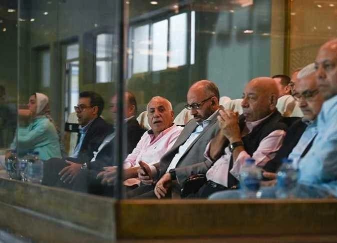 ممدوح عباس ينتقد ممارسات غير لائقة في مجلس لبيب