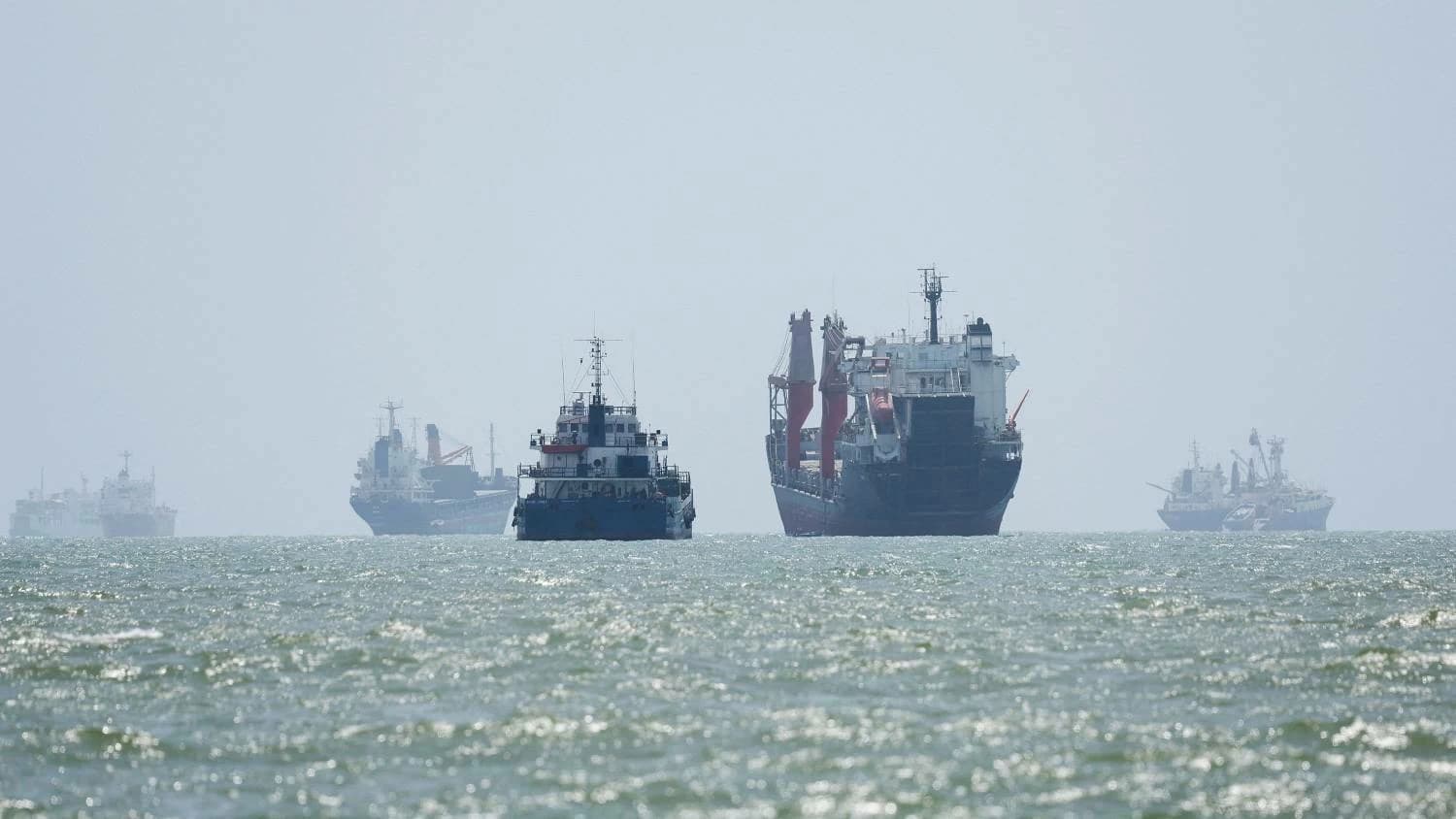 Iran Maintains Strait Closure While Setting Reopening Conditions