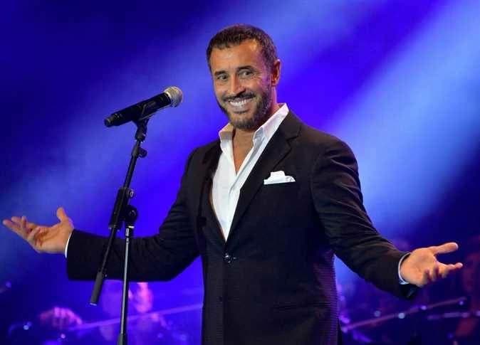 Kadim Al Sahir Debuts Without a Title