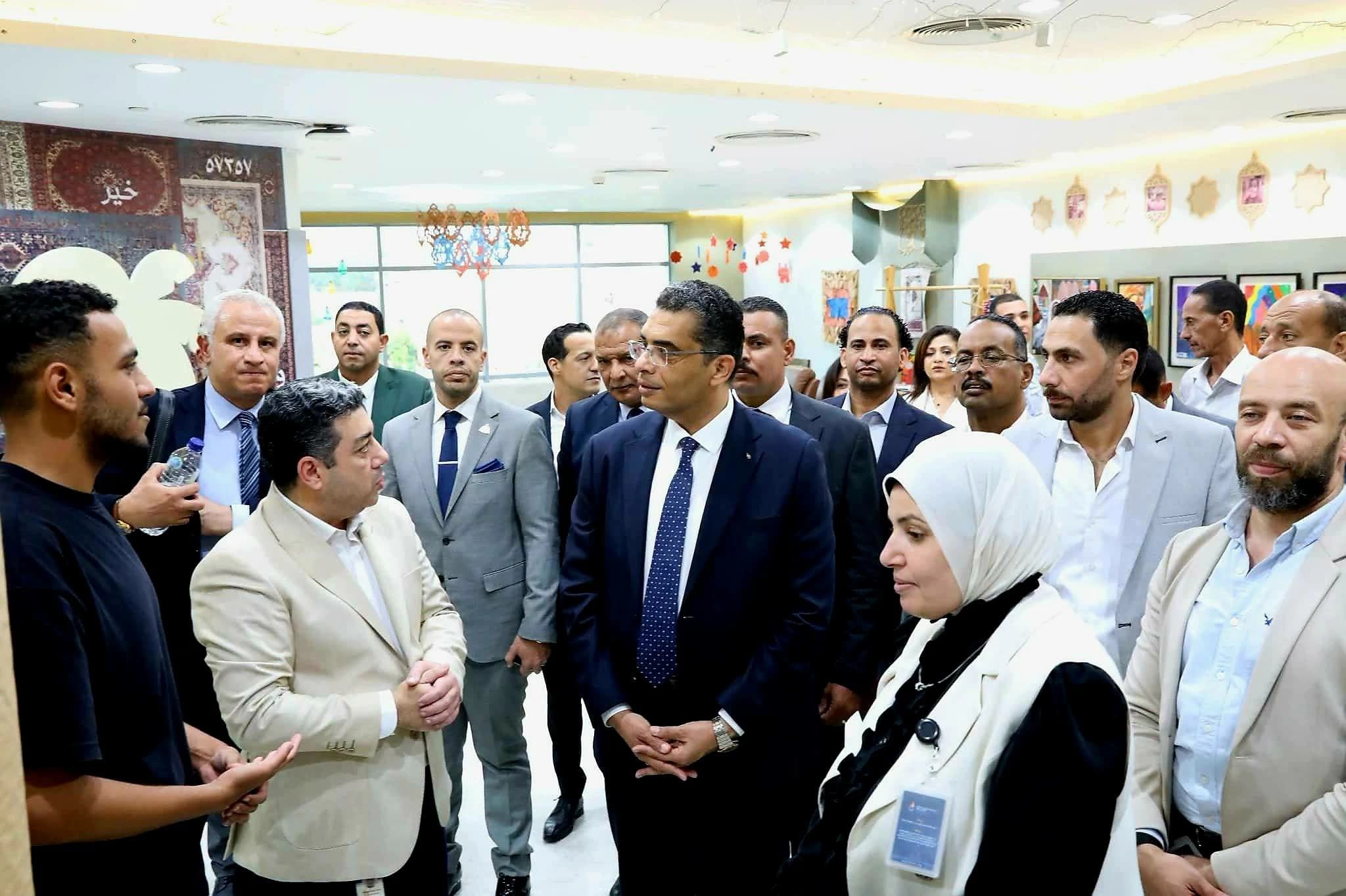 محافظ البحر الأحمر يدعم مبادرة مستشفى 57357