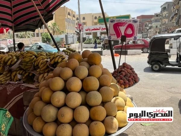 أسعار الموز والتفاح في الأسواق اليوم