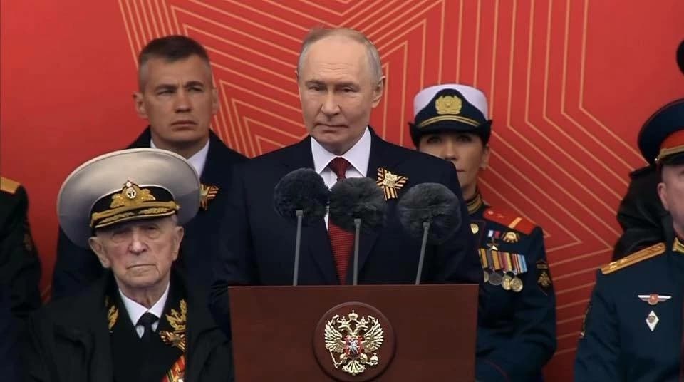 Putin issues strike directive as Trump envoys arrive