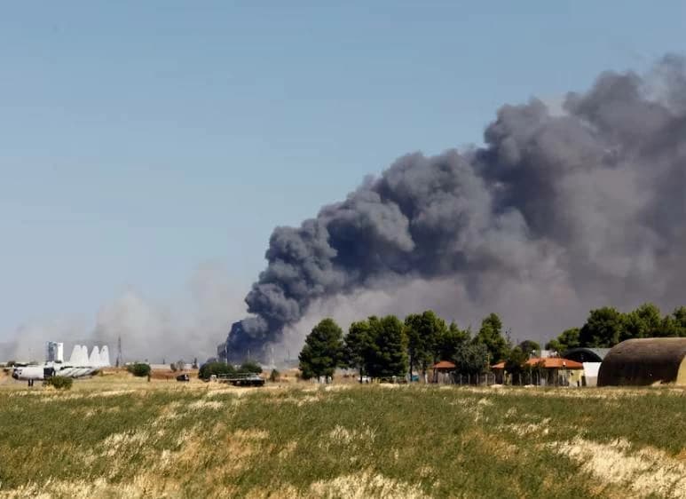 Greek pilots die in air show crash