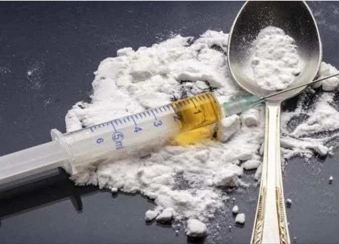 السجن 6 سنوات لمتهم بالاتجار بالهيروين وحيازة سلاح