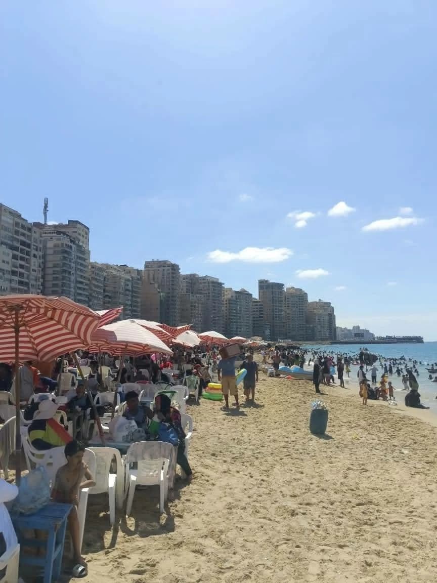 Alexandria beaches reach full capacity before school starts
