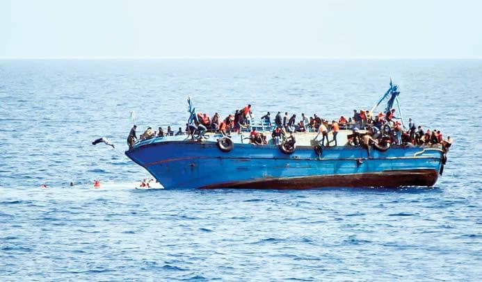غرق مركب هجرة بالإسكندرية يوقع وفيات وإصابات