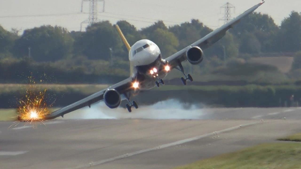 US official's plane makes emergency landing