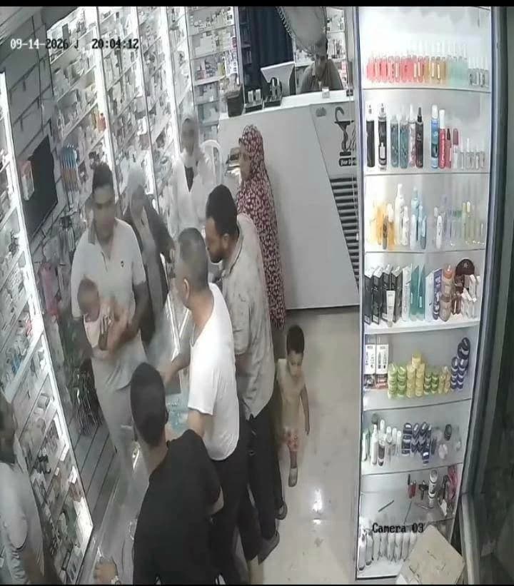 Pharmacist rescues girl after swallowing cardboard