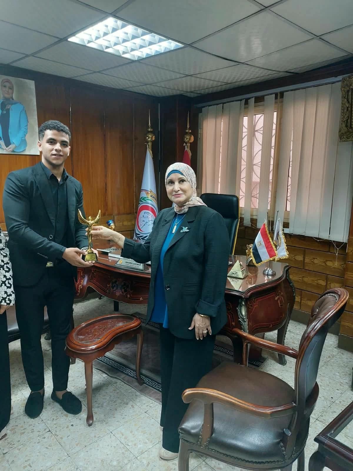 تكريم ممرض واقعة الصلاة برعاية مستشفى بدر