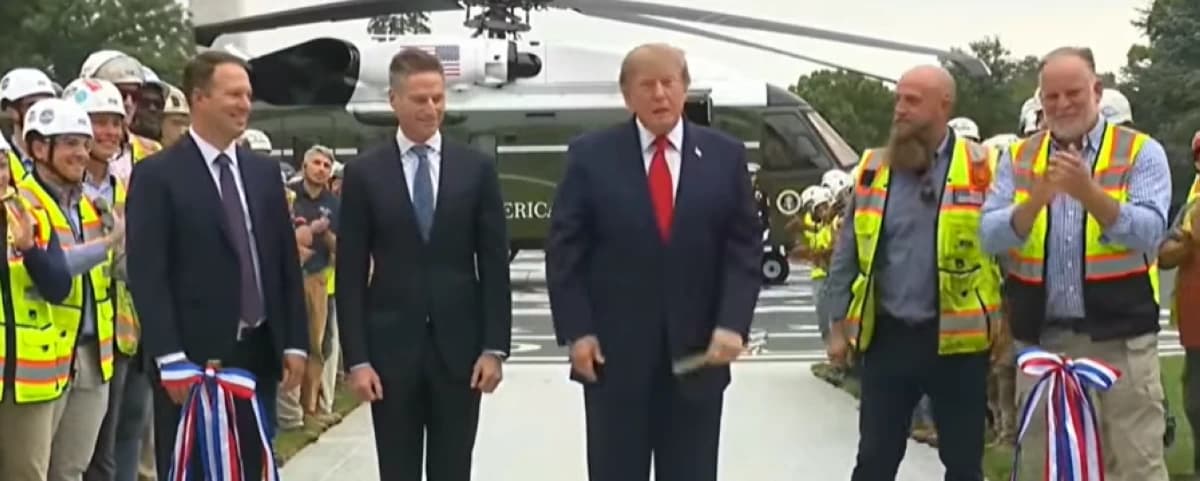 US media cut off Trump's speech