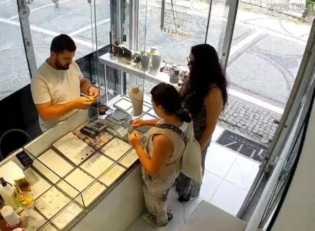 Security footage shows jewelry theft and escape