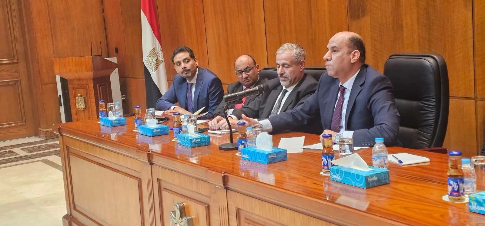 تأكيد على تفعيل الربط الإلكتروني لموظفي مصر بالأردن