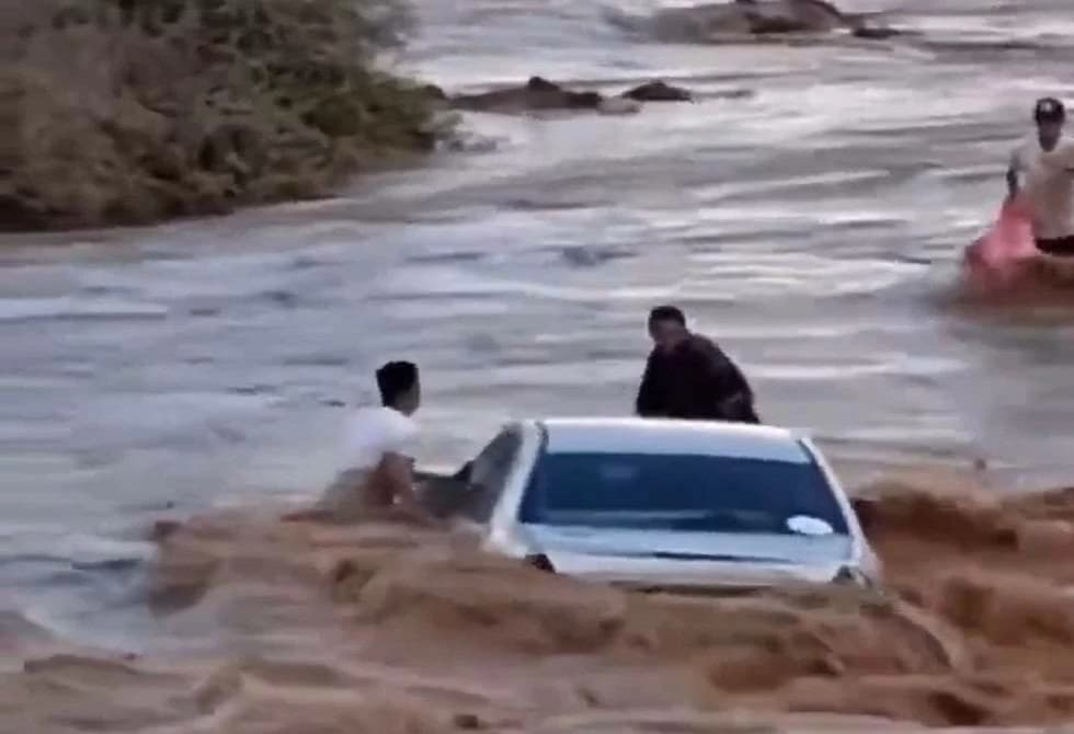 هل يهدد الخطر مصر؟ سيول وأمطار ليبيا
