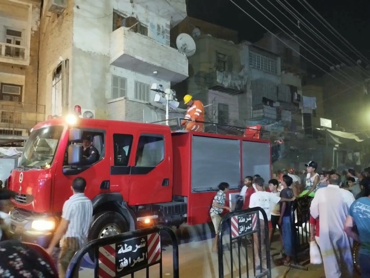 Civil Defense searches for victim after building collapse