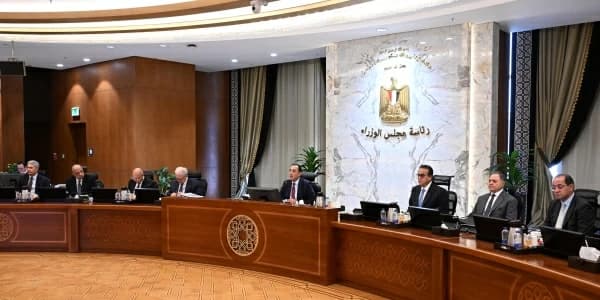 الحكومة توقف نظام العمل عن بُعد الأحد
