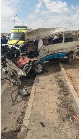 ارتفاع ضحايا حادث تريلا وميكروباص إلى 8 قتلى