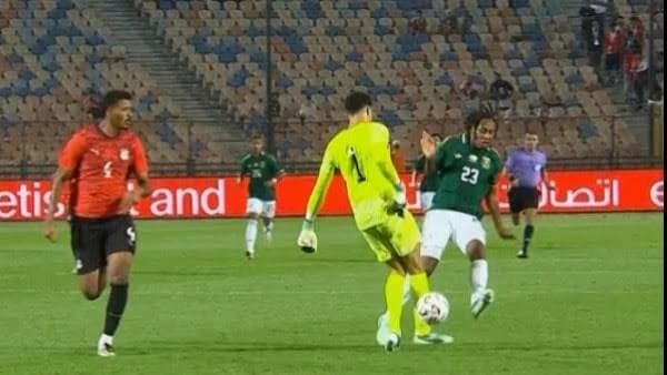 الحضري يدافع عن شوبير ونجله بعد خطأ «أوفا»