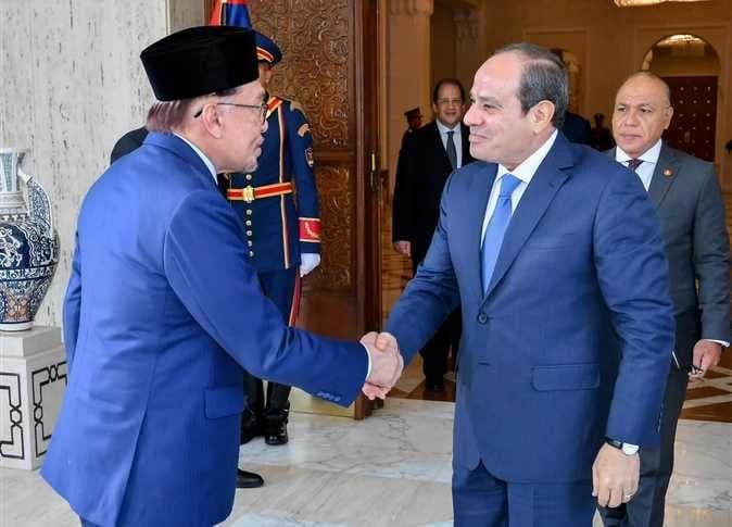 Malaysia PM shares photo with Sisi to Egyptian tunes