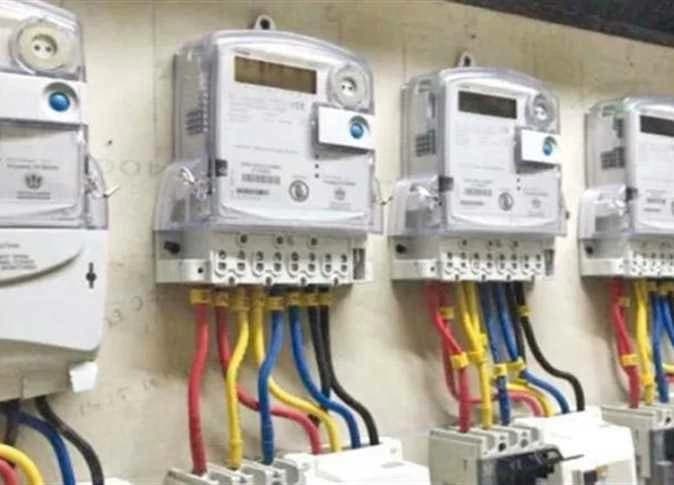 وزير الكهرباء يوضح أسباب زيادة شحن العدادات مسبقة الدفع