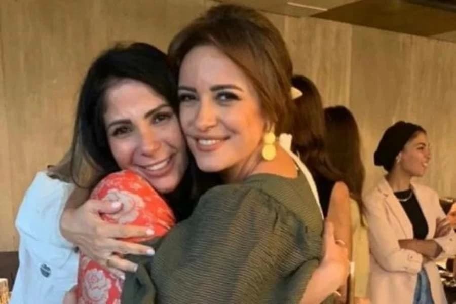 Mona Zaki congratulates Riham Abdel Ghafour on TV role