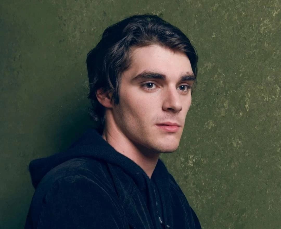 Breaking Bad Star R J Mitte Dies