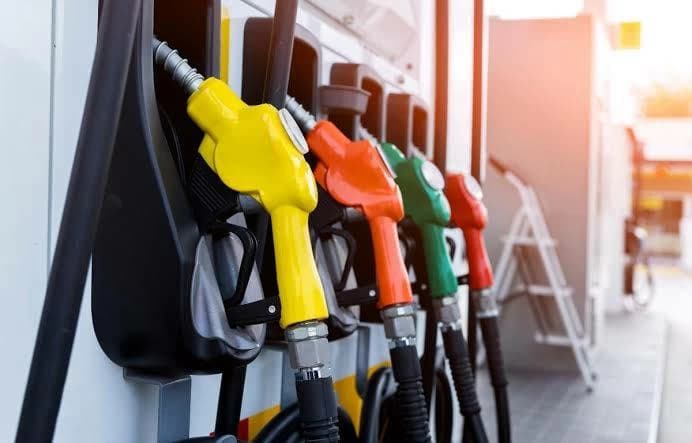 الحكومة تؤكد تثبيت سعر البنزين والسولار