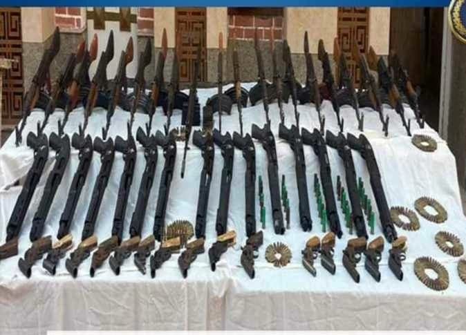 Seizure of weapons on Cairo train