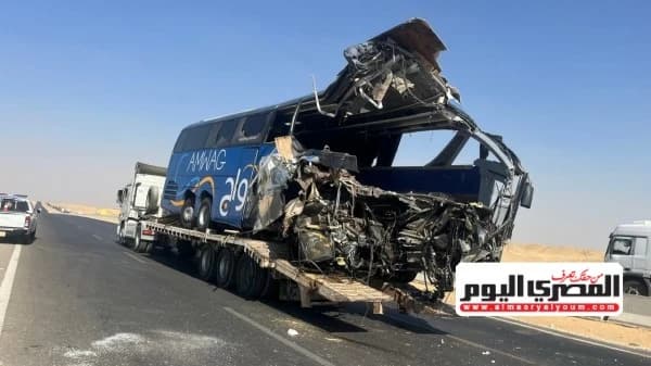 صور رفع آثار حادث طريق أسيوط