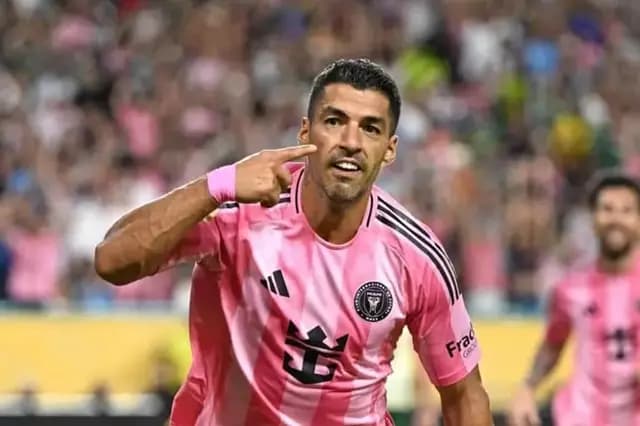 Suárez disrupts Lewandowski's US debut