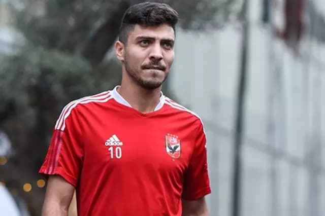 تراجع احتمالات استمرار محمد شريف مع الأهلي