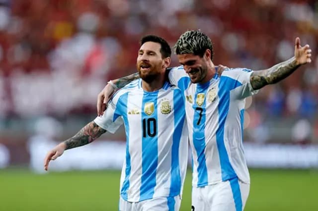 لاعب الأرجنتين: تأهلنا أمام مصر بكفاح.. العذاب يزيد الاستمتاع