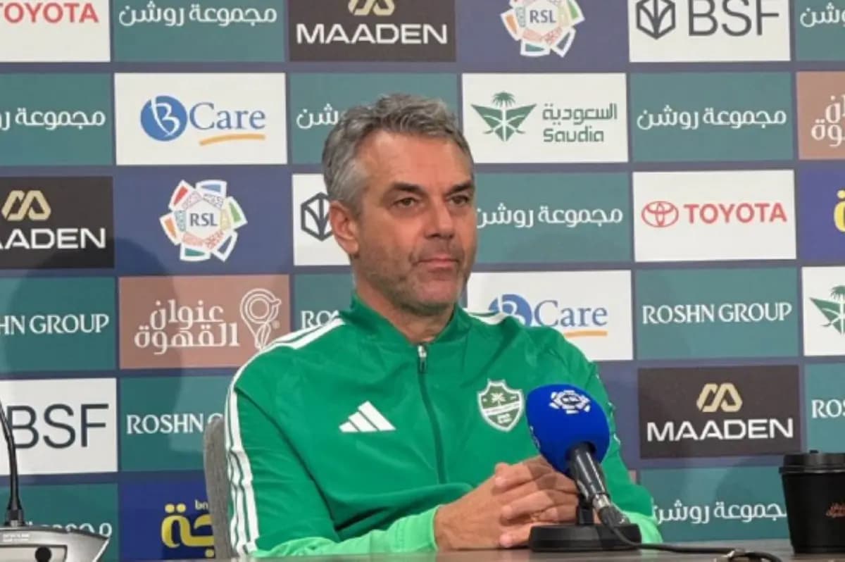 مدرب الأهلي يرد بقوة على الإقالة